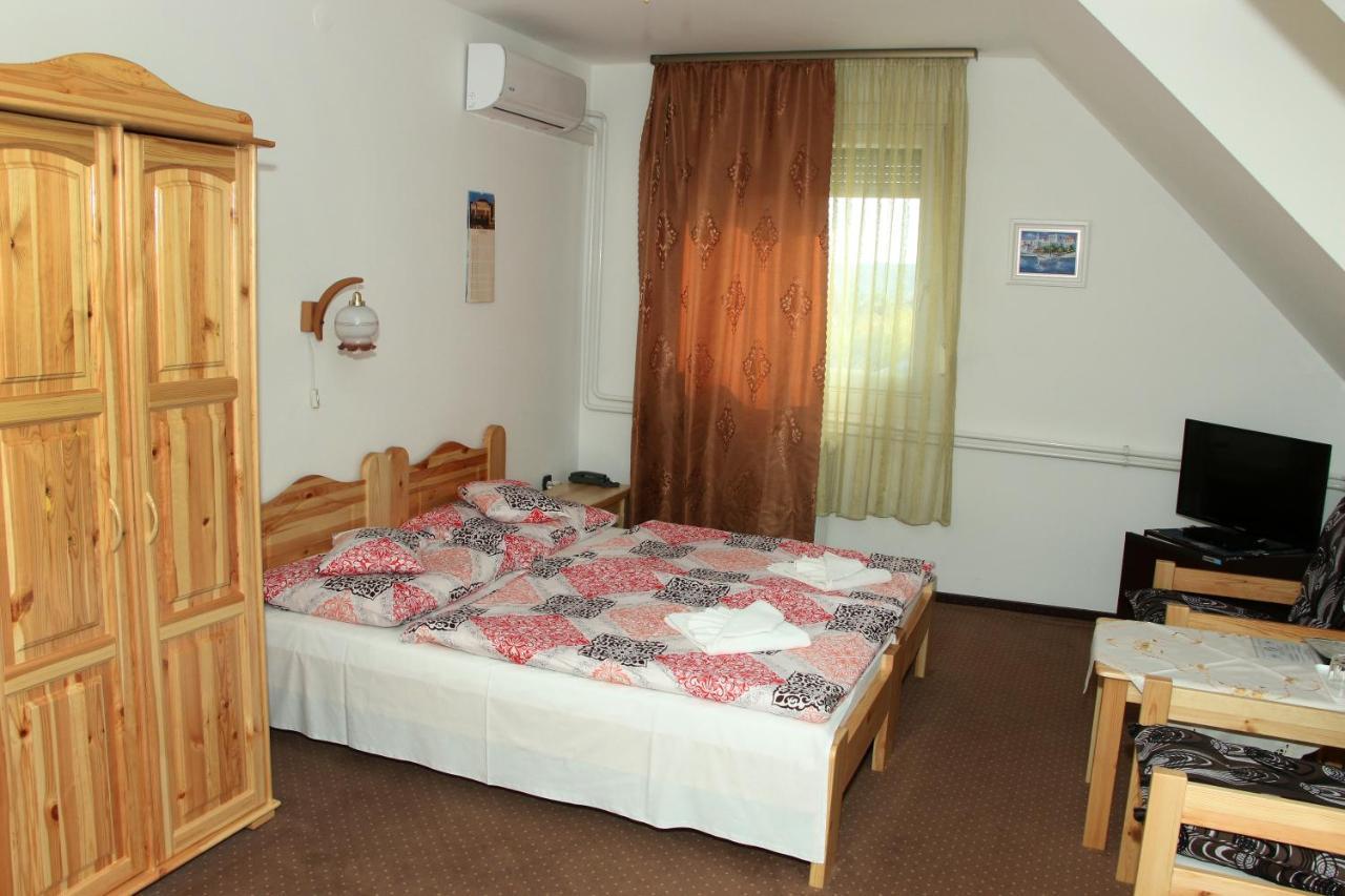 Hotel Olympos Panzio Budaörs Exterior foto